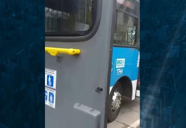 Imagem da noticia RJ: homem morre após porta de ônibus em movimento abrir