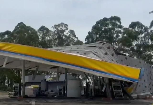 Imagem da noticia Temporal com vento de 70 km/h derruba posto de combustível