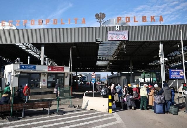 Imagem da noticia Países vizinhos à Ucrânia recebem refugiados do conflito
