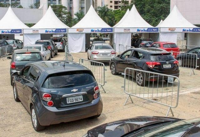 Imagem da noticia São Paulo suspende vacinação contra covid-19 em drive-thru