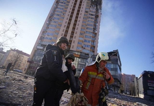 Imagem da noticia Kiev é atacada; "não vamos baixar as armas", diz presidente ucraniano