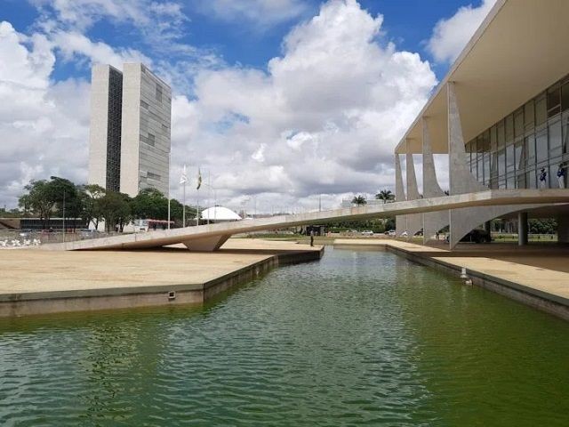 Imagem da noticia Governo monta estratégia para almoço com Barroso sobre emendas parlamentares