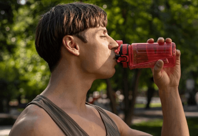Imagem da noticia Pré-treino com energético pode ser perigoso? Veja o que diz especialista