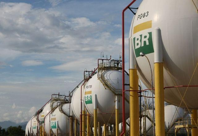 Imagem da noticia Preço do gás natural para distribuidoras terá redução, diz Petrobras