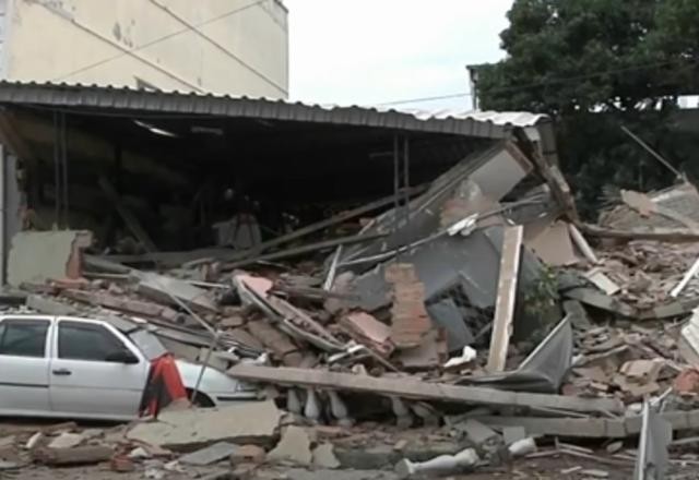 Imagem da noticia Prédio desaba na Baixada Fluminense (RJ) e deixa um morto e três feridos