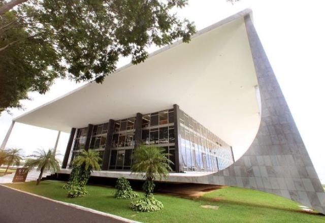 Imagem da noticia STF forma maioria por passaporte da vacina obrigatório para viajantes