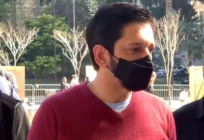 Vacinação para 28 e 29 anos está 'desconfirmada', diz prefeito de SP Vacinação para 28 e 29 anos está 'desconfirmada', diz prefeito de SP