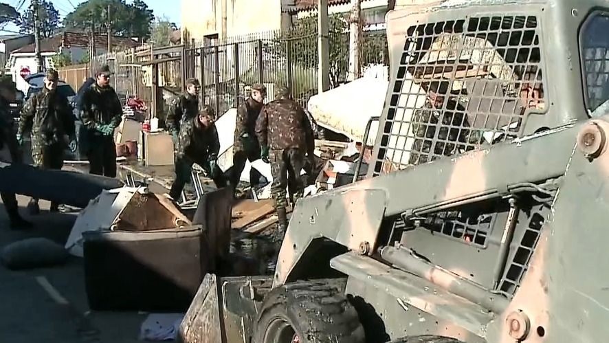 Imagem da noticia Prefeitura de Porto Alegre destrói casas para reconstruir dique que se rompeu