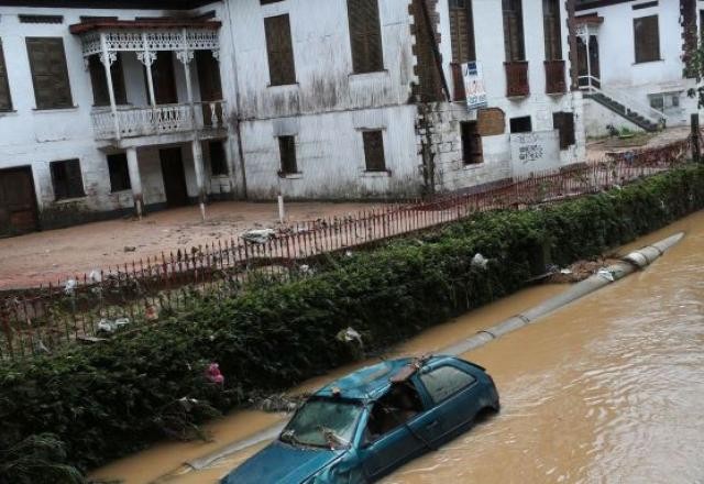 Imagem da noticia Bolsonaro confirma ida a Petrópolis (RJ) após estrago das chuvas