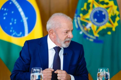 Lula assina atos que ampliam direitos trabalhistas de terceirizados na administração pública federal Lula assina atos que ampliam direitos trabalhistas de terceirizados na administração pública federal