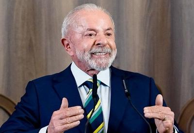 "Bolsonaro faz parte do passado da política brasileira" e Trump "sabe que rei morto, rei posto", diz Lula "Bolsonaro faz parte do passado da política brasileira" e Trump "sabe que rei morto, rei posto", diz Lula