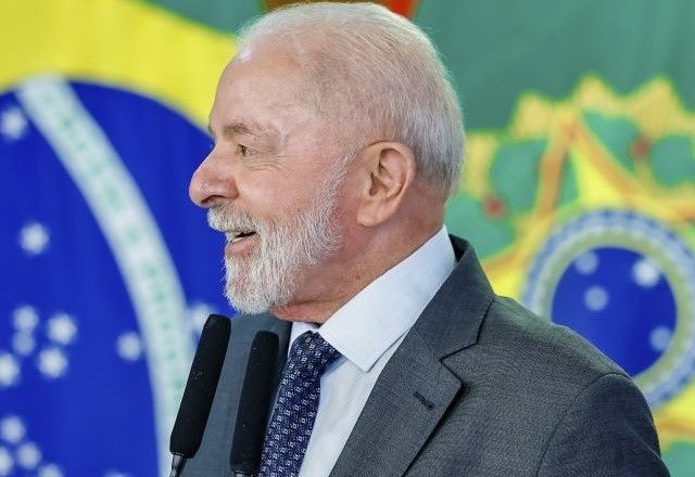 Imagem da noticia Lula promete crédito para gás de cozinha, reforma residencial e motocicletas a entregadores de apps