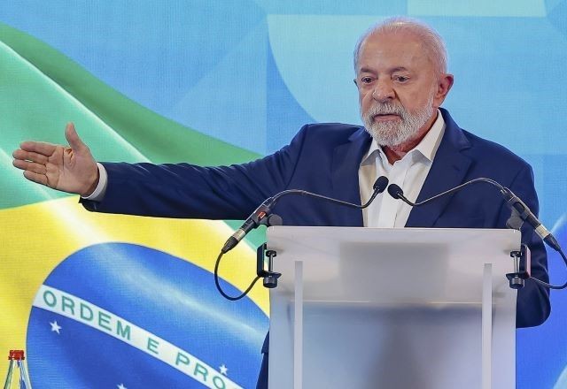 Imagem da noticia Lula convoca líder do governo na Câmara para reunião de última hora sobre IOF