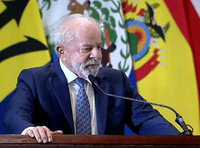 Lula critica Conselho da Paz e diz que ONU está desacreditada e "cedendo ao fatalismo dos senhores das guerras" Lula critica Conselho da Paz e diz que ONU está desacreditada e "cedendo ao fatalismo dos senhores das guerras"