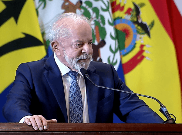 Imagem da notícia: PT cobra governo para retomada da narrativa eleitoral e Planalto responde com redução de preço nos combustíveis