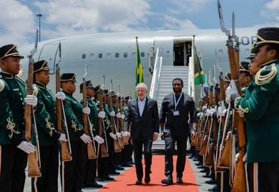 Lula chega a Joanesburgo e se reúne com presidente da África do Sul antes do G20 Lula chega a Joanesburgo e se reúne com presidente da África do Sul antes do G20