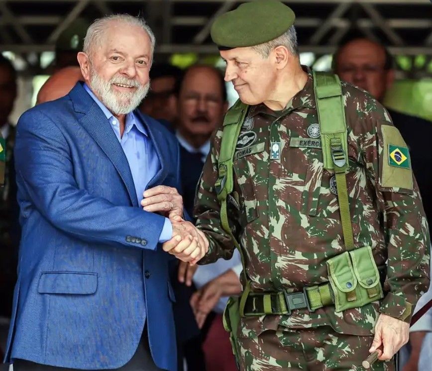 Imagem da noticia Lula assina compromisso para construção da Escola de Sargentos em Pernambuco
