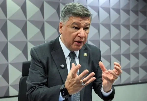 Imagem da notícia: Presidente da CPMI do INSS diz que poderia aprovar requerimentos mesmo sem nenhum parlamentar no plenário