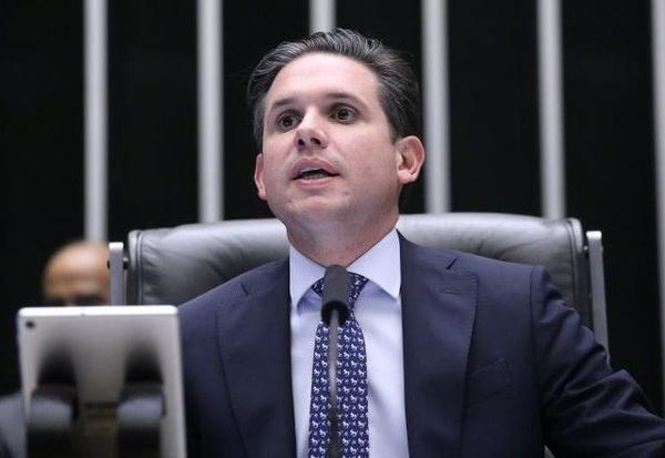 Imagem da notícia: Hugo Motta se isola e aliados afirmam que presidente decidiu sozinho pautar cassações