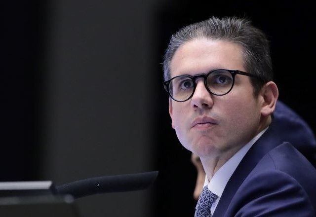 Imagem da noticia IOF: Insatisfação com o Congresso e pressão por emendas teriam levado Motta a pautar projeto