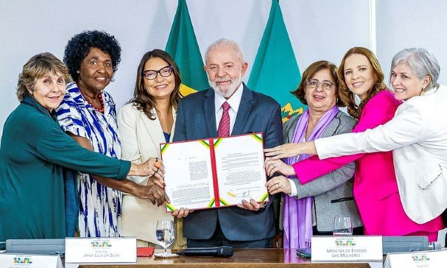 Imagem da noticia Lula critica violência contra a mulher e propõe criar “estatuto de bom comportamento do homem”