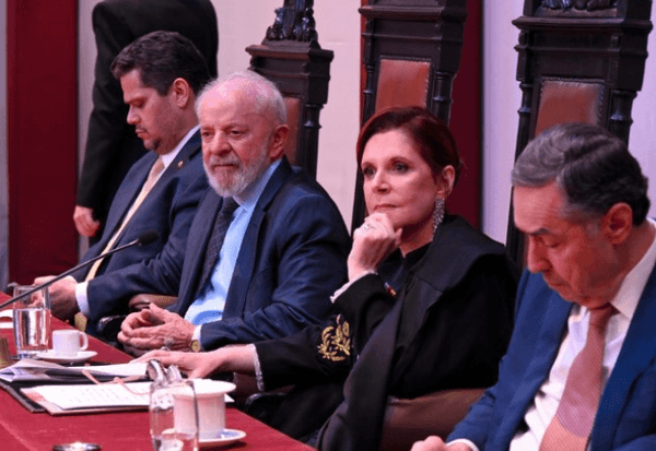 Imagem da notícia: "Ser mulher é viver sob risco”, afirma presidente do STM em repúdio a casos de feminicídio