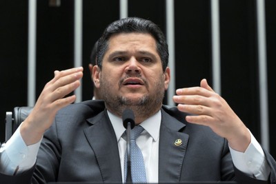 Parlamentares tentam convencer Alcolumbre a convocar sessão com pauta única para destravar PL da Dosimetria Parlamentares tentam convencer Alcolumbre a convocar sessão com pauta única para destravar PL da Dosimetria