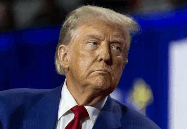 Imagem da noticia Trump perguntou a Zelensky se Ucrânia poderia atacar Rússia, diz Financial Times