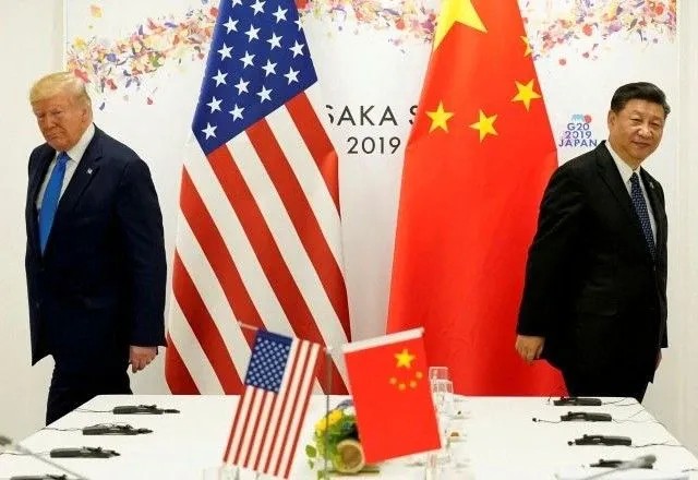 Imagem da noticia China ameaça retaliar EUA após tarifas de 100%: ‘Não temos medo de brigar’