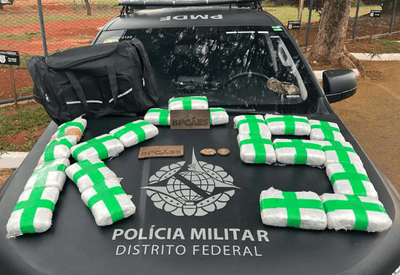 Cães farejadores ajudam polícia a apreender 20 kg de maconha e prender suspeito em rodoviária do DF Cães farejadores ajudam polícia a apreender 20 kg de maconha e prender suspeito em rodoviária do DF
