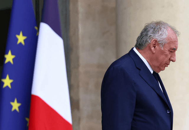 Imagem da noticia Governo francês poderá cair após votação na segunda-feira (8); entenda o que acontece depois