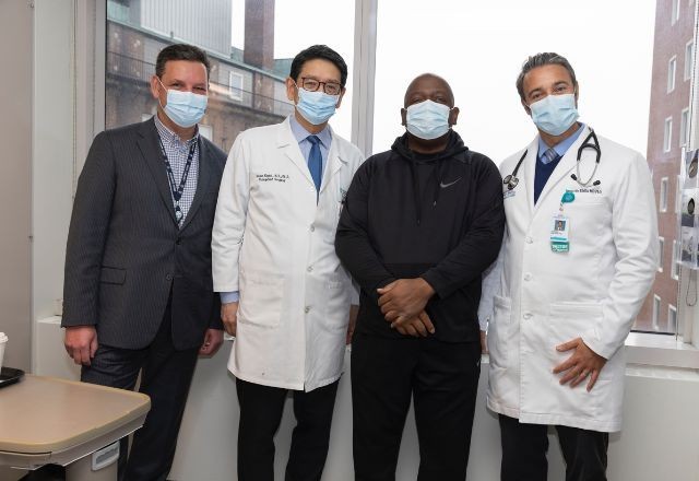 Imagem da noticia Primeiro paciente a receber transplante de rim de porco recebe alta nos EUA