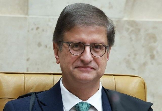 Imagem da noticia PGR apoia assistência religiosa e redução de pena por leitura para Bolsonaro, mas rejeita acesso a Smart TV