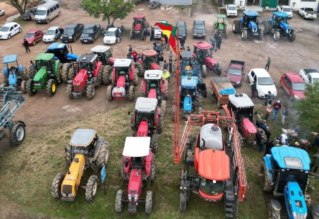 Imagem da noticia Tratores "invadem" a capital dos gaúchos para pedir ajuda