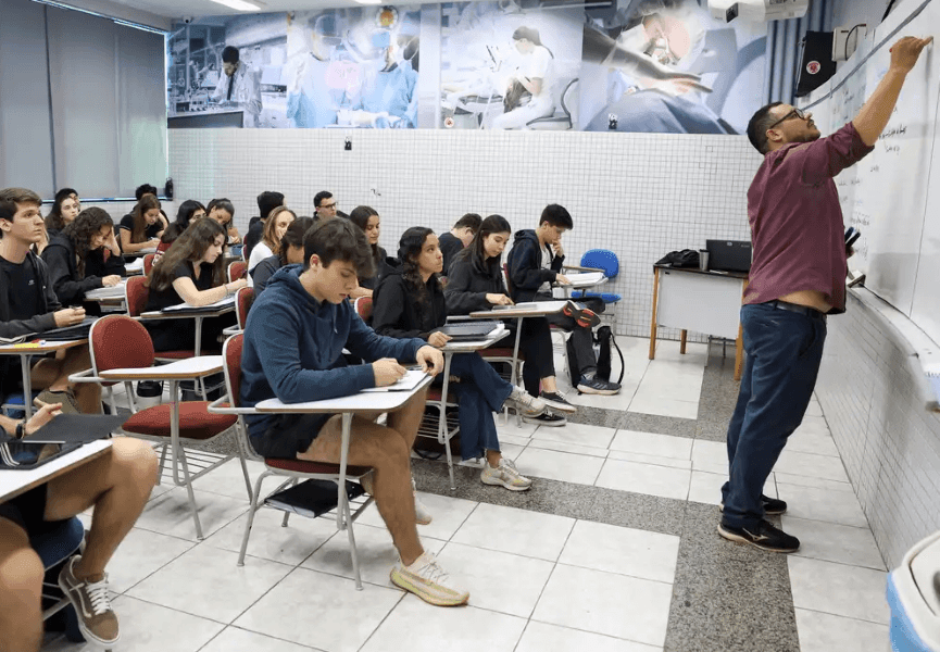 Imagem da noticia Ministério da Educação publica portaria que aumenta piso salarial de professores