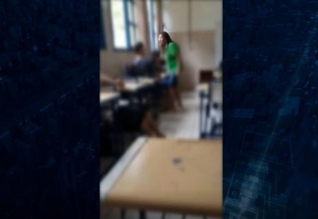 Imagem da noticia Professora humilha aluno no RS: 'Minha casa tem seis banheiros. E a tua?'