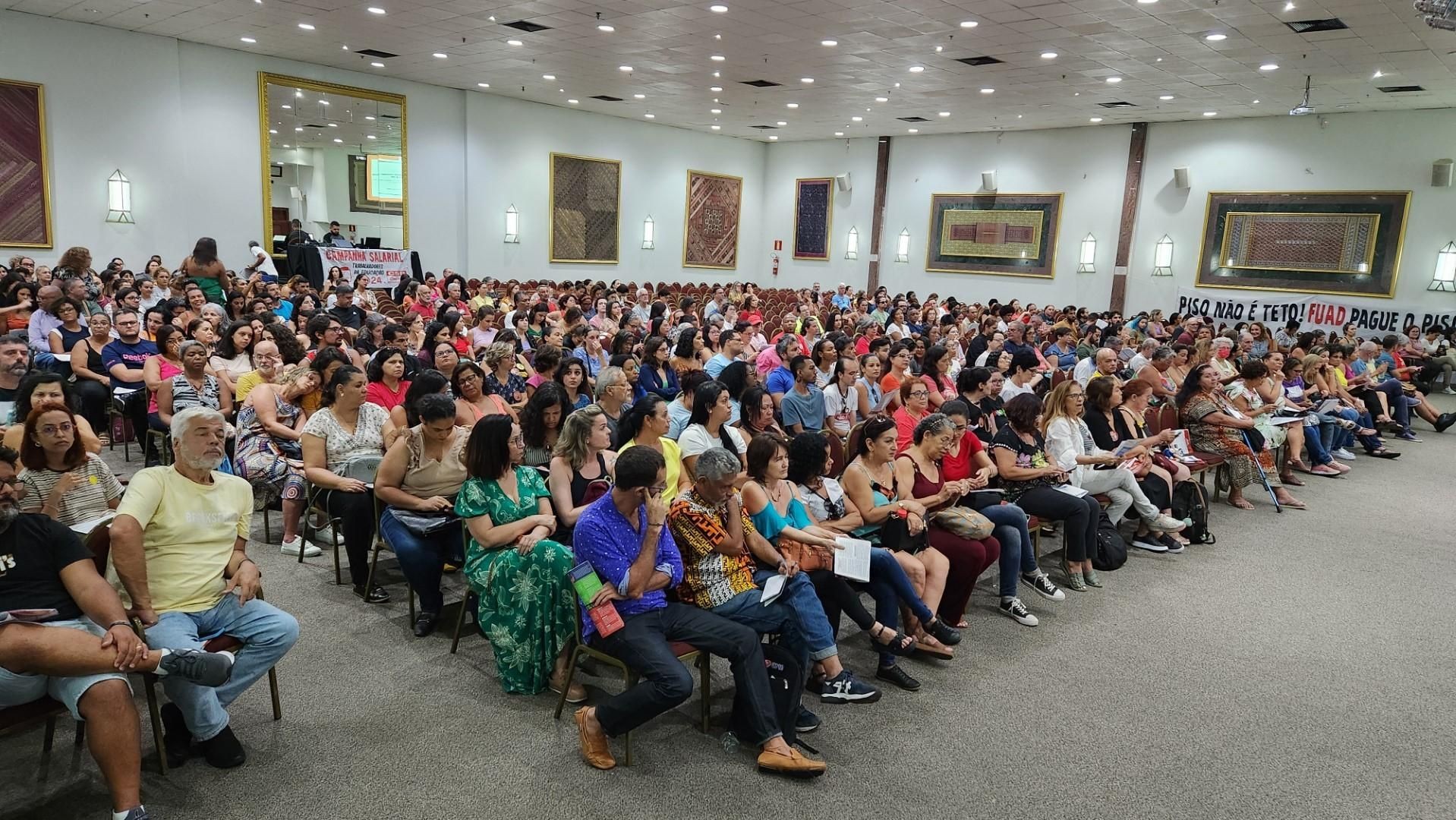 Imagem da noticia Professores municipais de Belo Horizonte aprovam greve para depois do carnaval