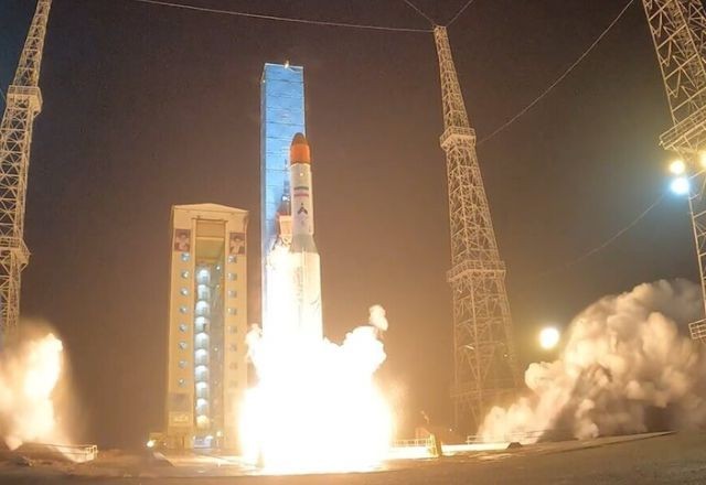 Imagem da noticia Irã lança 3 satélites em órbita ao mesmo tempo e Europa faz críticas