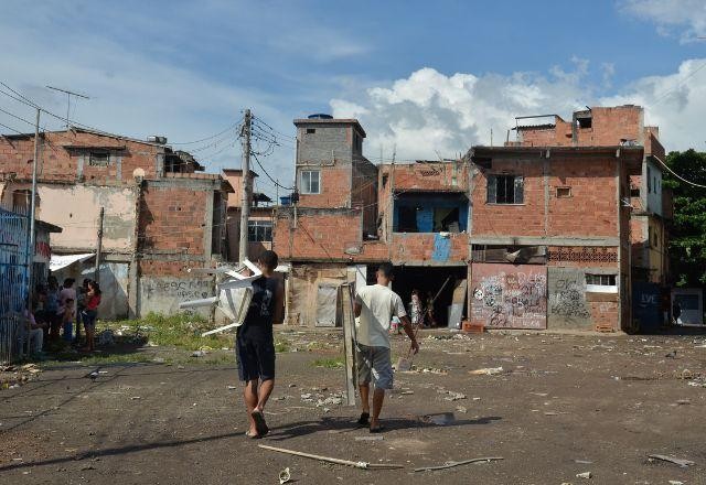 Imagem da noticia Extrema pobreza atinge menor nível histórico em 2023, estima FGV