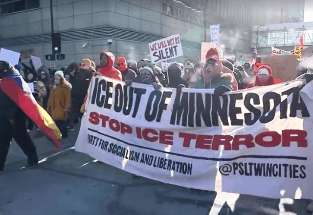 Protestos marcam domingo em Minnesota, após morte de cidadão por agentes do ICE Protestos marcam domingo em Minnesota, após morte de cidadão por agentes do ICE