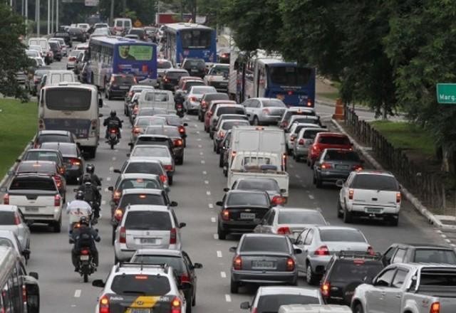 Imagem da noticia Prefeitura de SP suspende rodízio de carros até 6 de janeiro