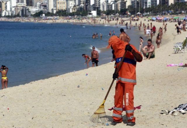 Imagem da noticia Prefeitura do Rio recolhe 610 toneladas de lixo em praias após fim de semana