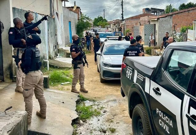 Imagem da noticia Quase 500 criminosos são presos em operação na Bahia
