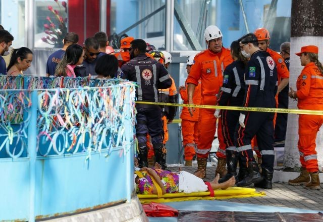 Imagem da noticia Telhado de santuário desaba no Recife e deixa 2 pessoas mortas e 22 feridas