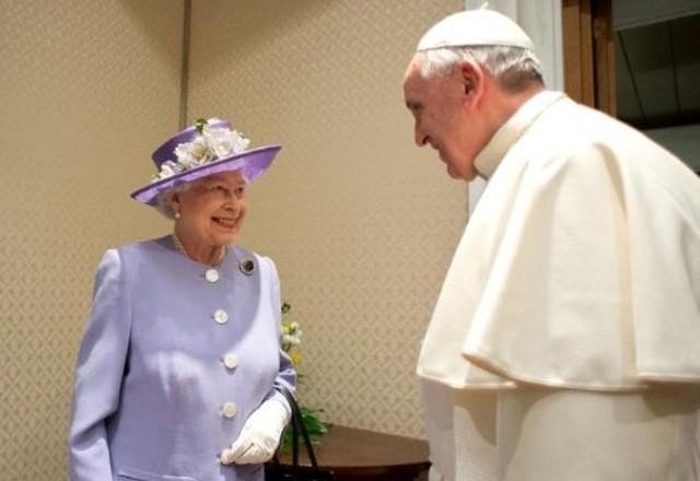 Imagem da noticia Papa lamenta morte de Elizabeth II: 'Exemplo de devoção ao dever"