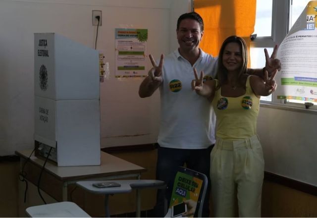 Imagem da noticia Eleições 2024: Ramagem vota acompanhado de Bolsonaro na Barra da Tijuca