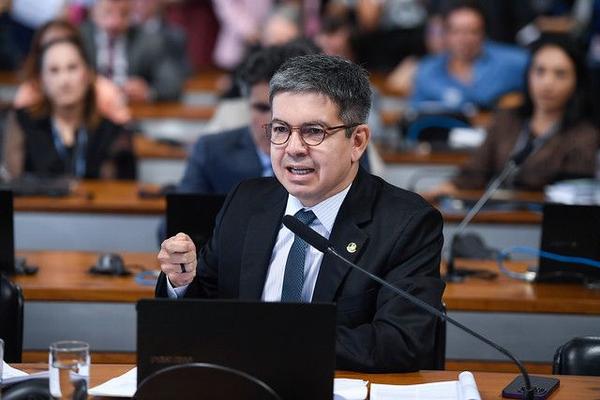 Imagem da notícia: Líder do governo fala em pedir vista e aplicar veto às vésperas de votação do PL da Dosimetria