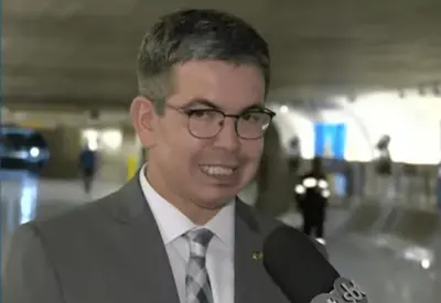 "Lula vetará totalmente o projeto" da Dosimetria, afirma Randolfe Rodrigues "Lula vetará totalmente o projeto" da Dosimetria, afirma Randolfe Rodrigues