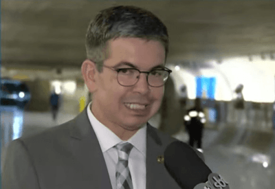 "Lula vetará totalmente o projeto" da Dosimetria, afirma Randolfe Rodrigues "Lula vetará totalmente o projeto" da Dosimetria, afirma Randolfe Rodrigues