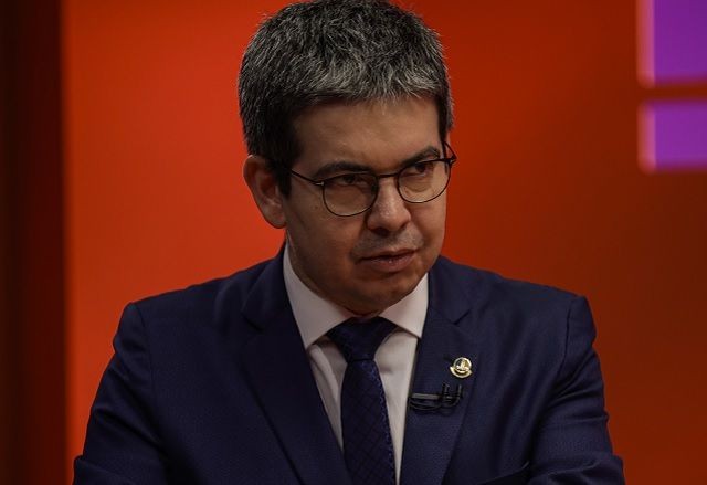 Imagem da noticia "Assistindo o que o governo dele não fez sendo feito no nosso", diz Randolfe sobre Nikolas em evento no Planalto